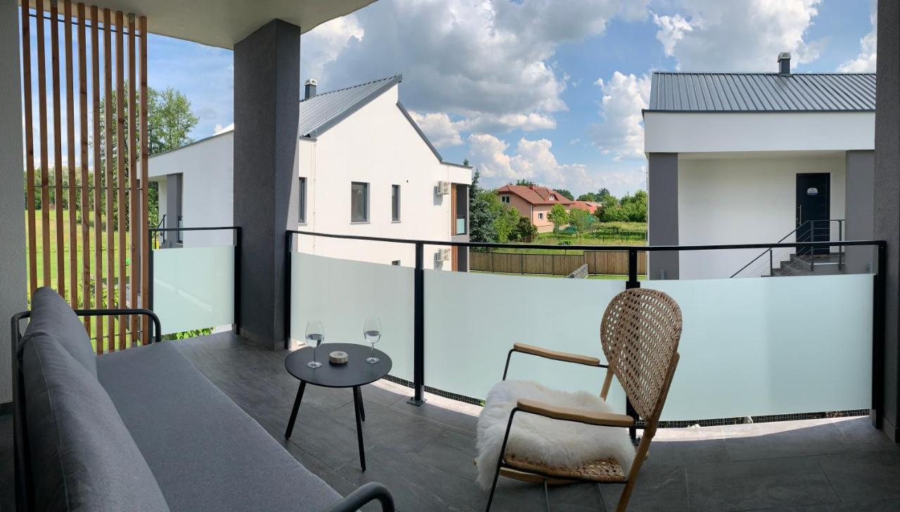 Genius Guest Unique Banovci Apartment ภายนอก รูปภาพ